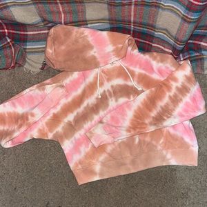 I am offering a multicolored arrow pastel, rarely worn cropped hoodie!!!